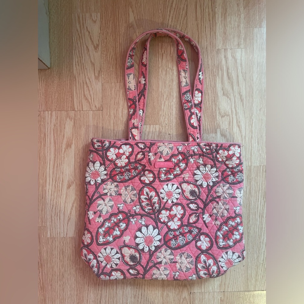 Lot Vera Bradley Bags tote&wallet/book cover (?) tote gently used. Wallet NWT.